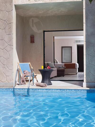 Coral Sea Aqua Club Resort - Family Swim-Up Room