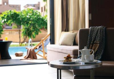Coral Sea Aqua Club Resort - Family Swim-Up Room