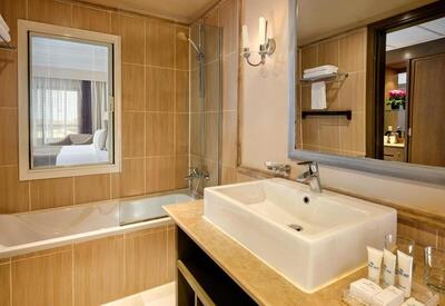 Coral Sea Aqua Club Resort - Family Swim-Up Room