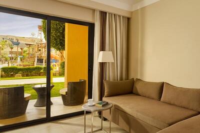 Coral Sea Aqua Club Resort - Family Room