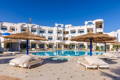 CORAL SUN BEACH RESORT - Triple Room With Sea View