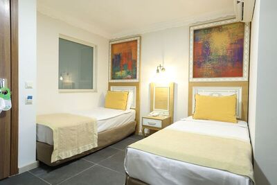 Crystal Club World of Colours - Family Room