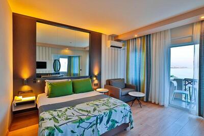 Crystal Land of Paradise - Family Room