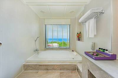 Diamond Cliff Resort & Spa, Patong Beach - Luxury Suite, Jetted Tub, Ocean View (Diamond Jacuzzi Suite)