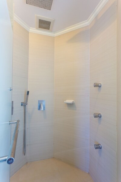 Diamond Cliff Resort & Spa, Patong Beach - Romantic Suite