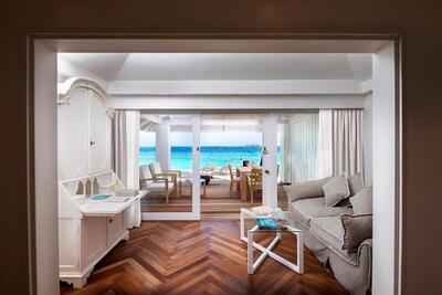 Diamonds Thudufushi Maldives Resort & Spa - Beach Front Junior Suite 