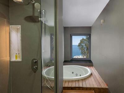 DoubleTree by Hilton Antalya-Kemer All-Inclusive Resort - Corner Deluxe King Room With Sea View