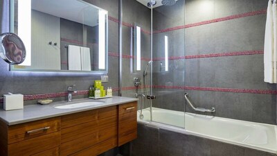 DoubleTree by Hilton Kusadasi - Suite, 1 King Bed, Marina View