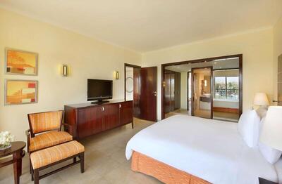 DoubleTree by Hilton Sharks Bay Resort - Deluxe Family Room with Pool View
