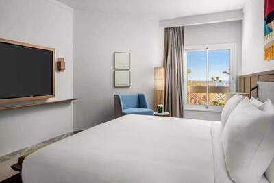 DoubleTree by Hilton Sharm El Sheikh - Sharks Bay Resort - Premium Suite, King Bed, Pool View, Beachside