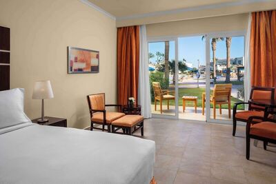 DoubleTree by Hilton Sharm El Sheikh - Sharks Bay Resort - Standard Room, 1 King Bed, Garden View, Beachside