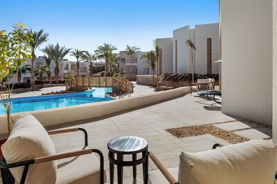 DoubleTree by Hilton Sharm El Sheikh - Sharks Bay Resort - Premium Suite, King Bed, Pool View, Beachside