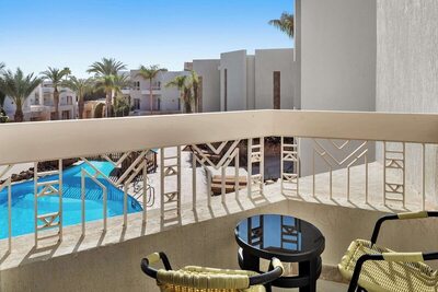 DoubleTree by Hilton Sharm El Sheikh - Sharks Bay Resort - Premium Suite, King Bed, Pool View, Beachside
