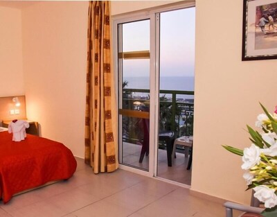 Eri Beach & Village, Ираклион, Гърция