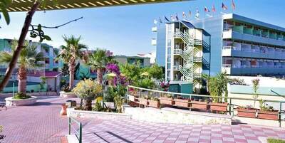 Eri Beach & Village, Ираклион, Гърция