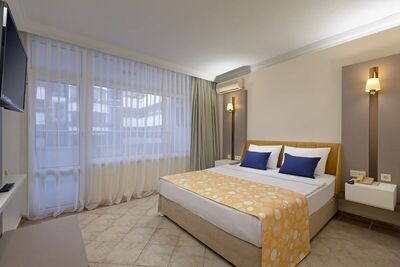 Euphoria Comfort Beach Alanya - Family Room Land View