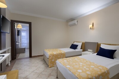 Euphoria Comfort Beach Alanya - Family Room Land View