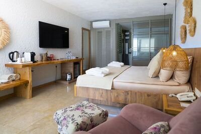 Flora Garden Beach Club - Romantic Room, Private Pool