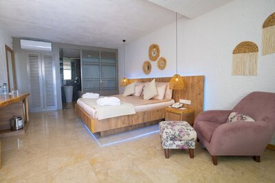 Flora Garden Beach Club - Romantic Room, Private Pool