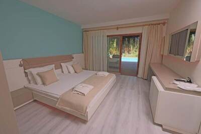 Flora Garden Beach Club - Suite with Private Pool