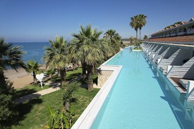Flora Garden Beach Club - Swimup