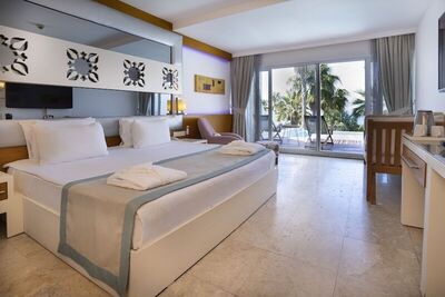Flora Garden Beach Club - Swimup