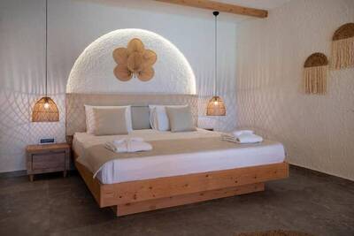 Flora Garden Beach Club - Presidential Villa, 2 Bedrooms, Pool Access, Beachside