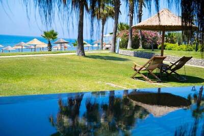 Flora Garden Beach Club - Presidential Villa, 2 Bedrooms, Pool Access, Beachside