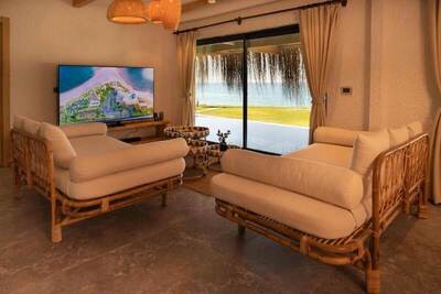 Flora Garden Beach Club - Presidential Villa, 2 Bedrooms, Pool Access, Beachside