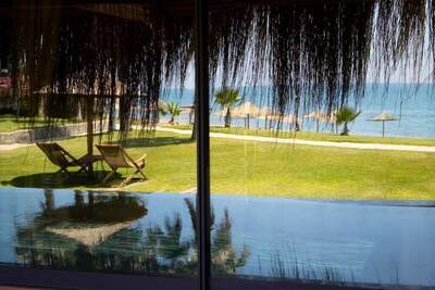 Flora Garden Beach Club - Presidential Villa, 2 Bedrooms, Pool Access, Beachside