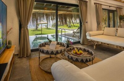Flora Garden Beach Club - Presidential Villa, 2 Bedrooms, Pool Access, Beachside