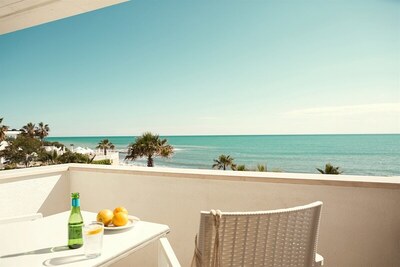 Flora Garden Beach Club - Deluxe Room, Sea View