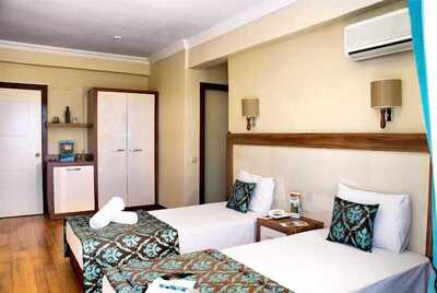 Flora Suites Hotel, Кушадасъ, Турция