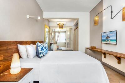 Friday Attitude - Standard Double Room