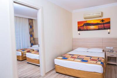 Gardenia Beach - Family Room