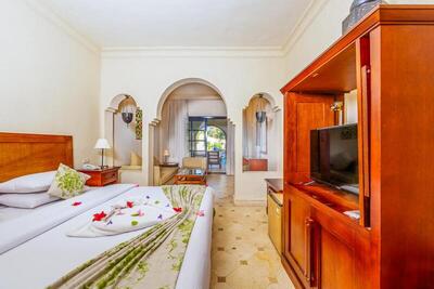 Ghazala Gardens - Deluxe Double or Twin Room with Pool Access