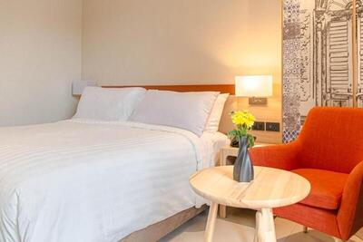 GLOW Mira Karon Beach - Deluxe King Room