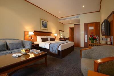 Golden Tulip Al Barsha - Deluxe Room, 1 King Bed, Balcony