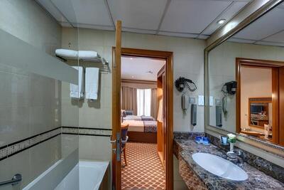 Golden Tulip Al Barsha, Дубай, ОАЕ