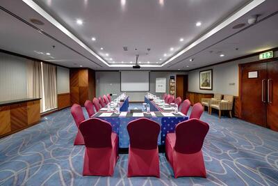 Golden Tulip Al Barsha, Дубай, ОАЕ