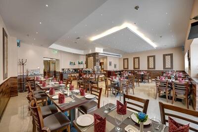 Golden Tulip Al Barsha, Дубай, ОАЕ