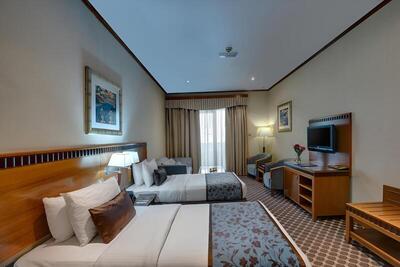 Golden Tulip Al Barsha, Дубай, ОАЕ