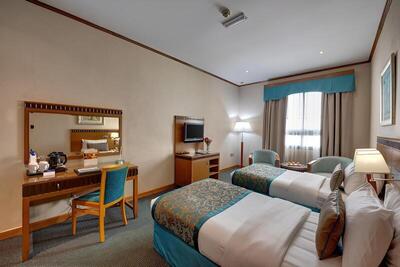 Golden Tulip Al Barsha, Дубай, ОАЕ