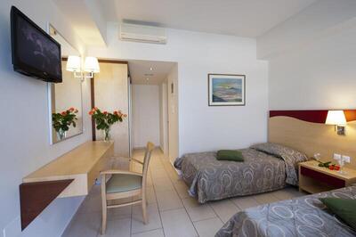 Grand Hotel Holiday Resort - Superior Family Room