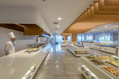 Grand Hotel Holiday Resort, Ираклион, Гърция