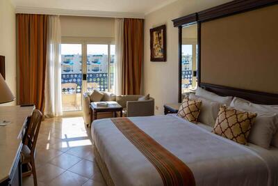 Grand Oasis Resort - Suite with Pool View