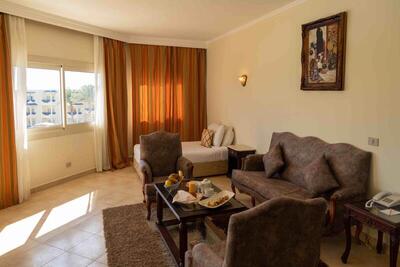 Grand Oasis Resort - Suite with Pool View