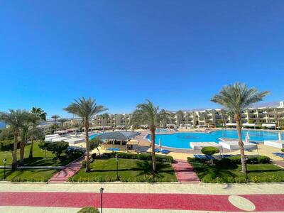 Grand Oasis Resort - Suite with Pool View