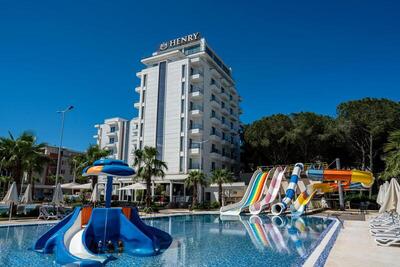 Henry Resort & Spa, Голем, Албания