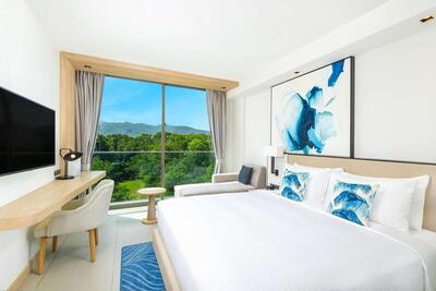 Hilton Garden Inn Phuket Bang Tao - Deluxe King Room - Mountain View